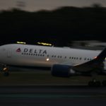 安室奈美恵やスターウォーズの飛行機が撮れた。成田空港をtamron 100-400mm F4.5-5.6 DI VC USDで撮影