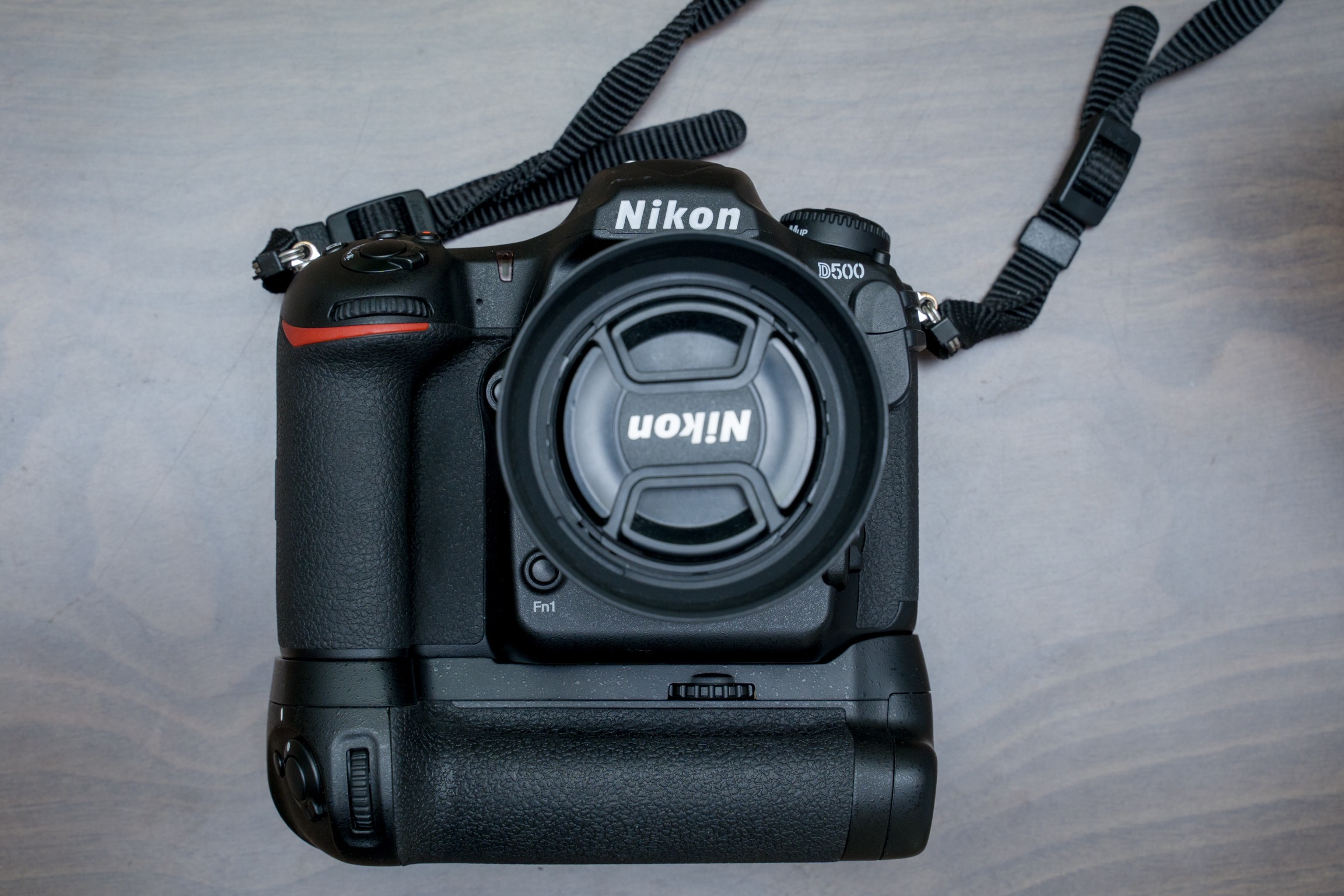 Nikon D500 ボディ NEEWER 縦グリップ